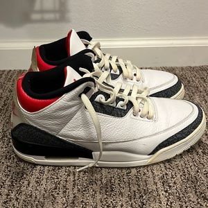 Jordan 3s Left shoe is size 11 and right shoe is size 12 (Mix match size )